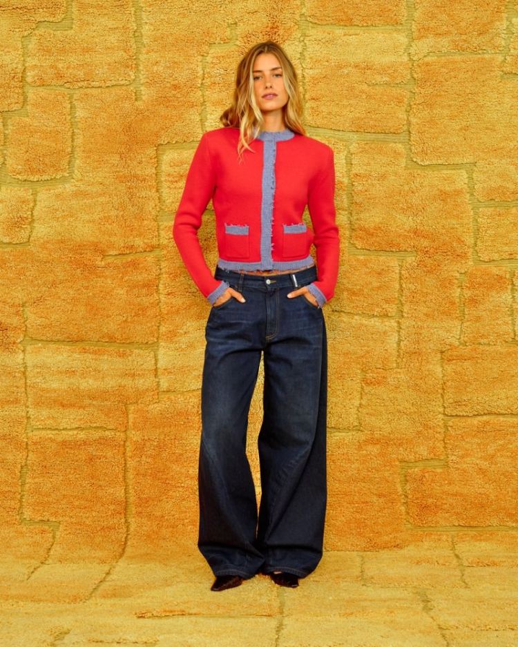 697 POPPY RED